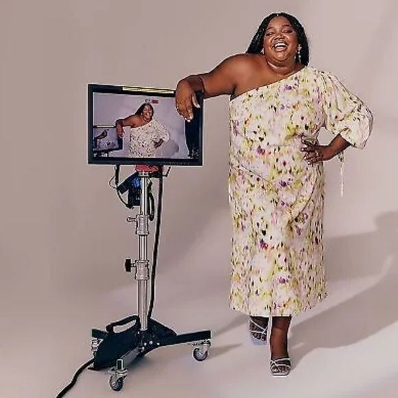 NWOT FUTURE COLLECTIVE PLUS SIZE ONE SHOULDER MIDI DRESS - Picture 4 of 6